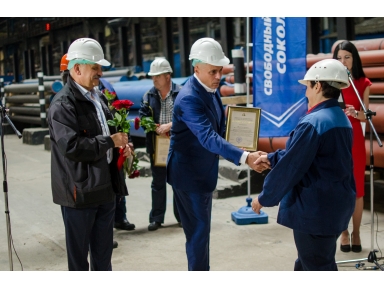 Врио губернатора Липецкой области Игорь Артамонов поздравил работников ЛТК «Свободный сокол» с Днем металлурга