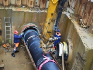 При строительстве водоводов на Красное Село сокольские трубы вновь монтируют в футлярах